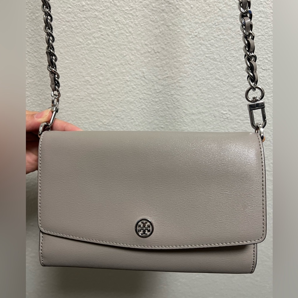 Tory Burch Small Crossbody Wallet in Light Taupe with Silver Chain